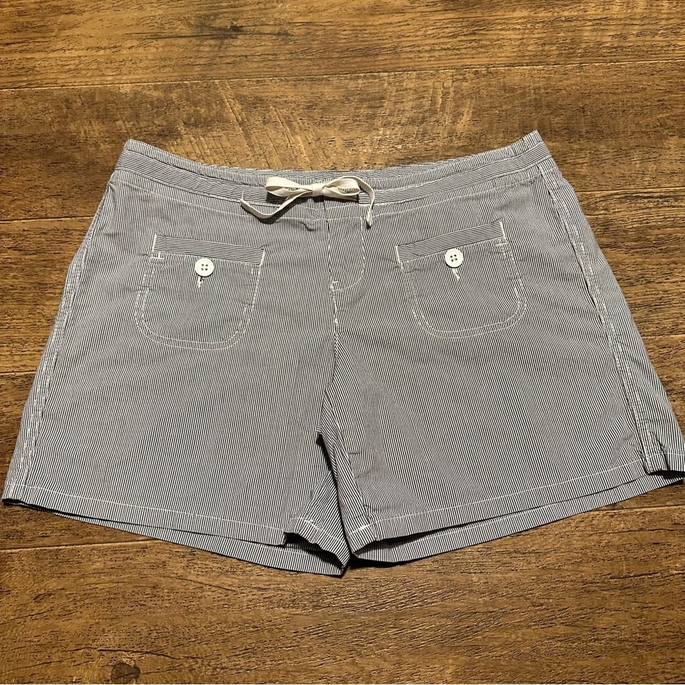 GAP BERMUDA SHORTS